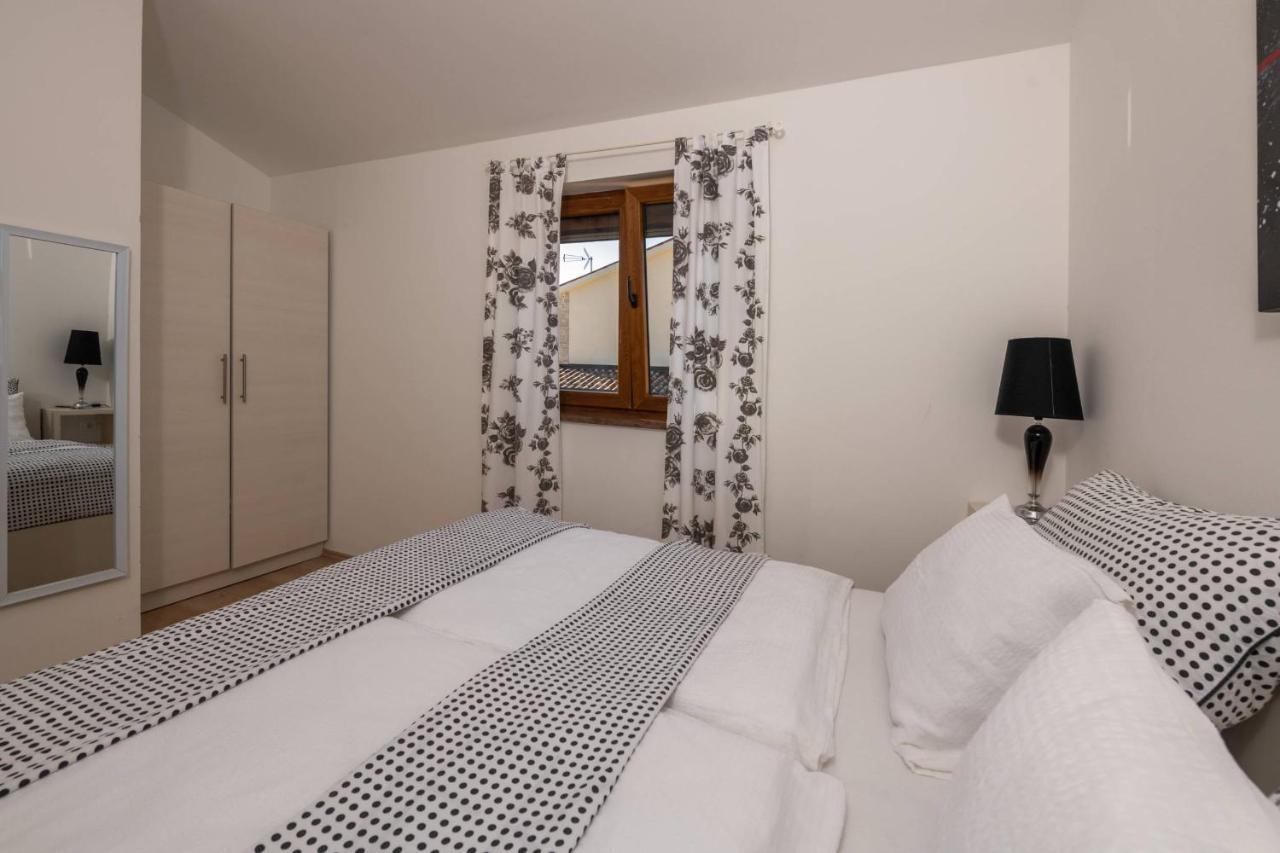 Apartmani Jana Пореч Экстерьер фото